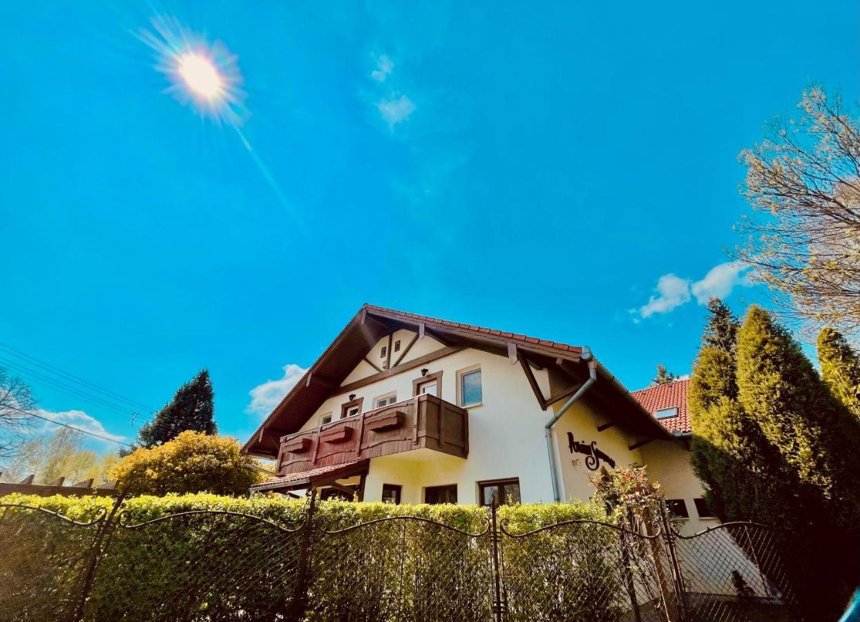 Sommer Panzio Balatonföldvár Buitenkant foto