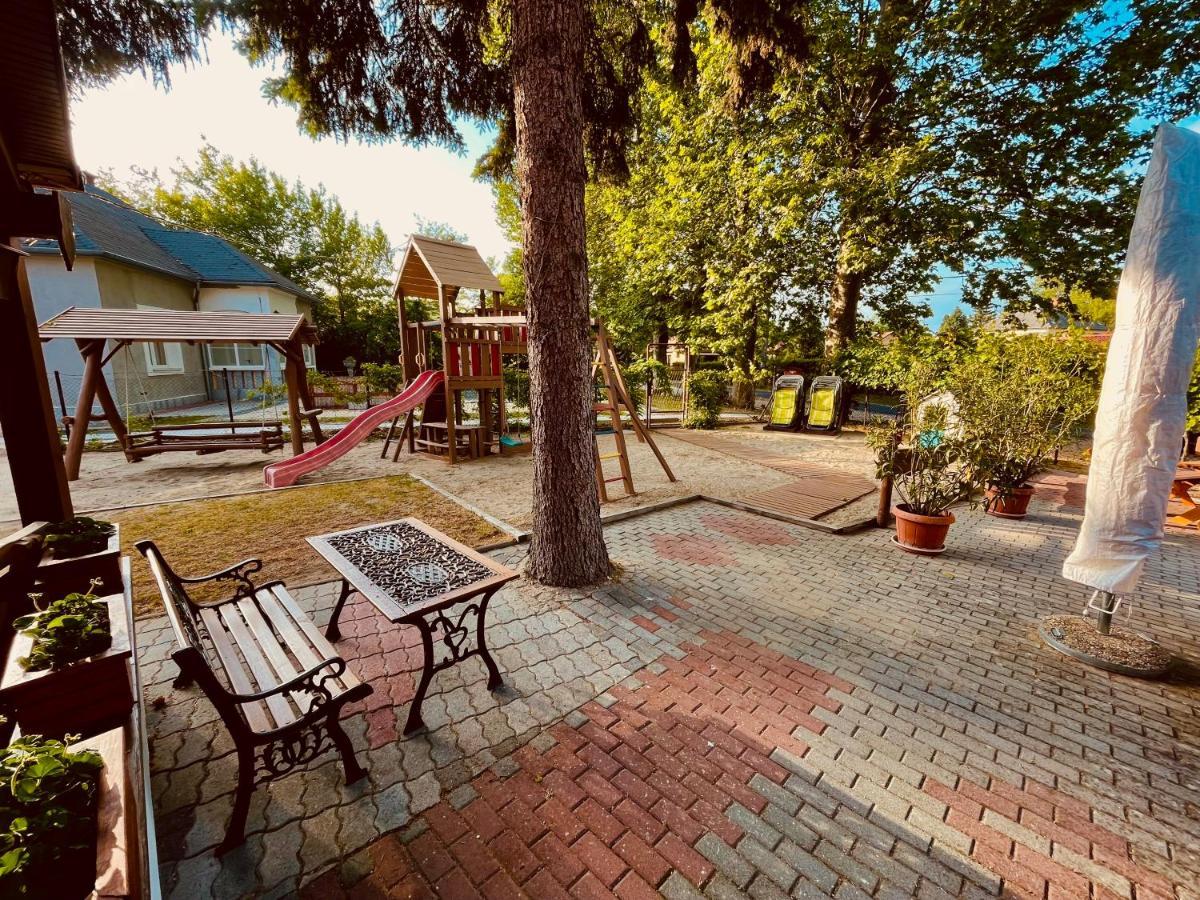 Sommer Panzio Balatonföldvár Buitenkant foto