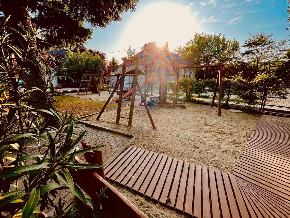 Sommer Panzio Balatonföldvár Buitenkant foto