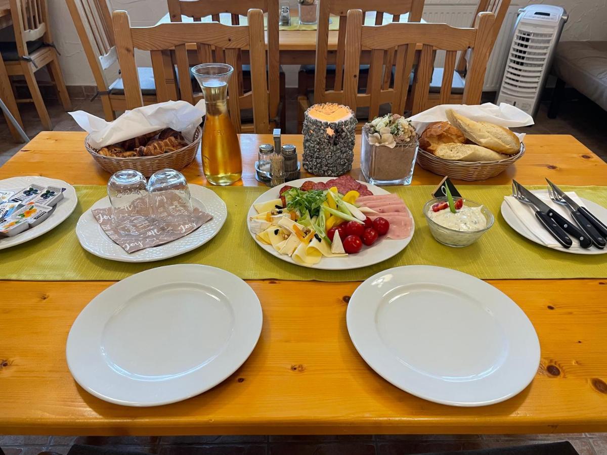 Sommer Panzio Balatonföldvár Buitenkant foto