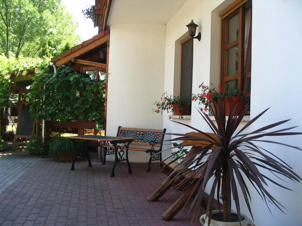 Sommer Panzio Balatonföldvár Buitenkant foto