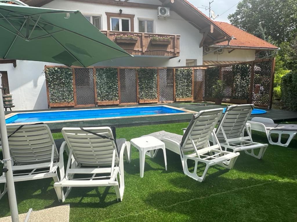 Sommer Panzio Balatonföldvár Buitenkant foto