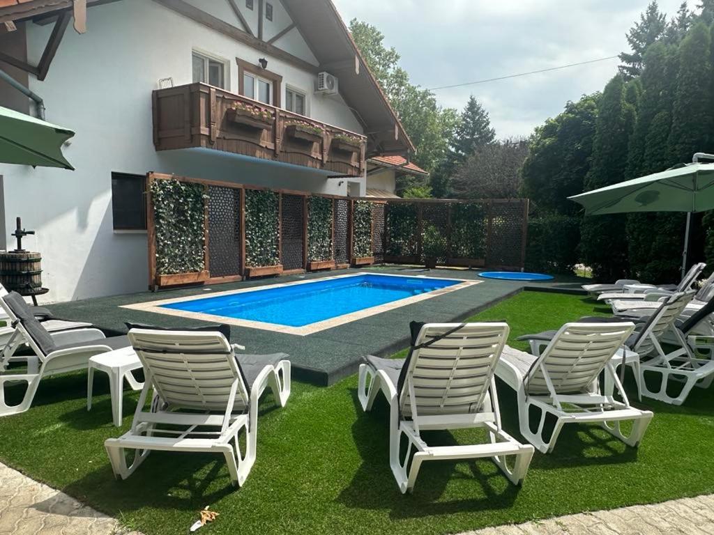 Sommer Panzio Balatonföldvár Buitenkant foto