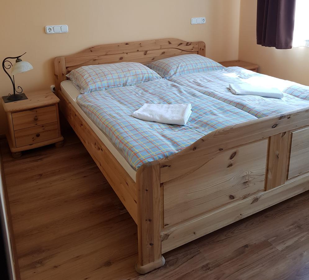 Sommer Panzio Balatonföldvár Buitenkant foto